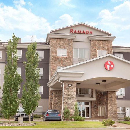 Hotel Ramada By Wyndham Camrose Extérieur photo