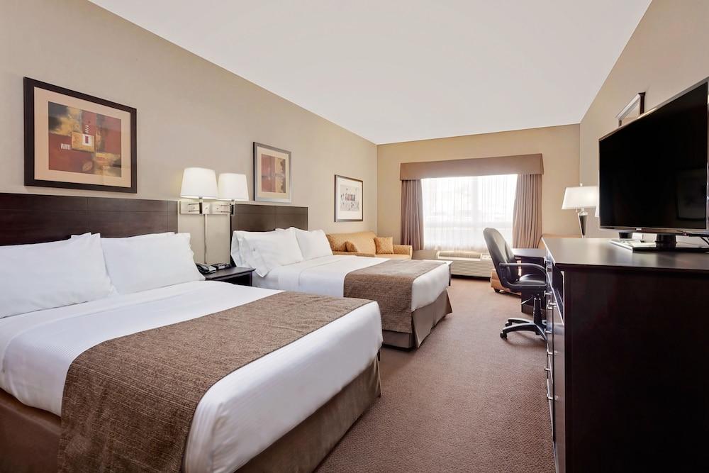 Hotel Ramada By Wyndham Camrose Extérieur photo