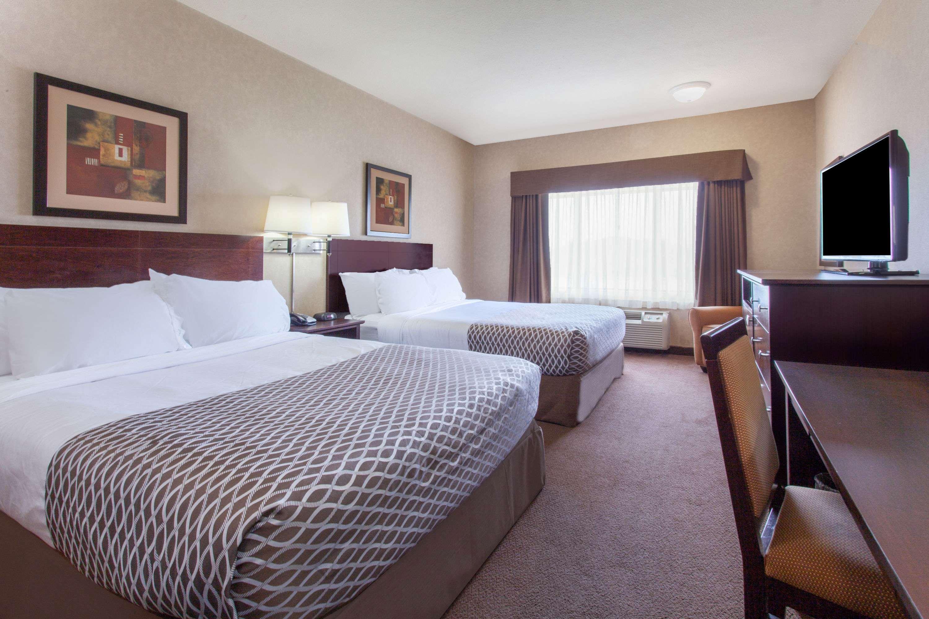 Hotel Ramada By Wyndham Camrose Extérieur photo