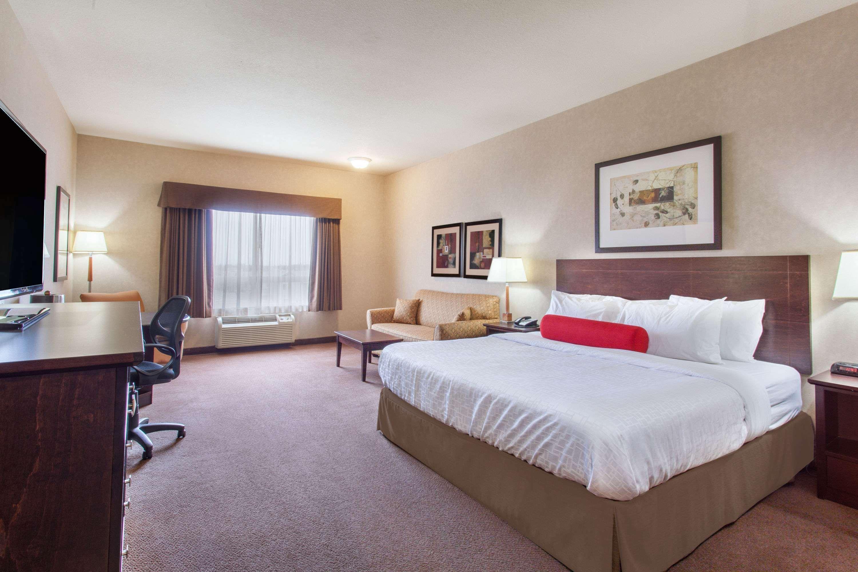 Hotel Ramada By Wyndham Camrose Extérieur photo