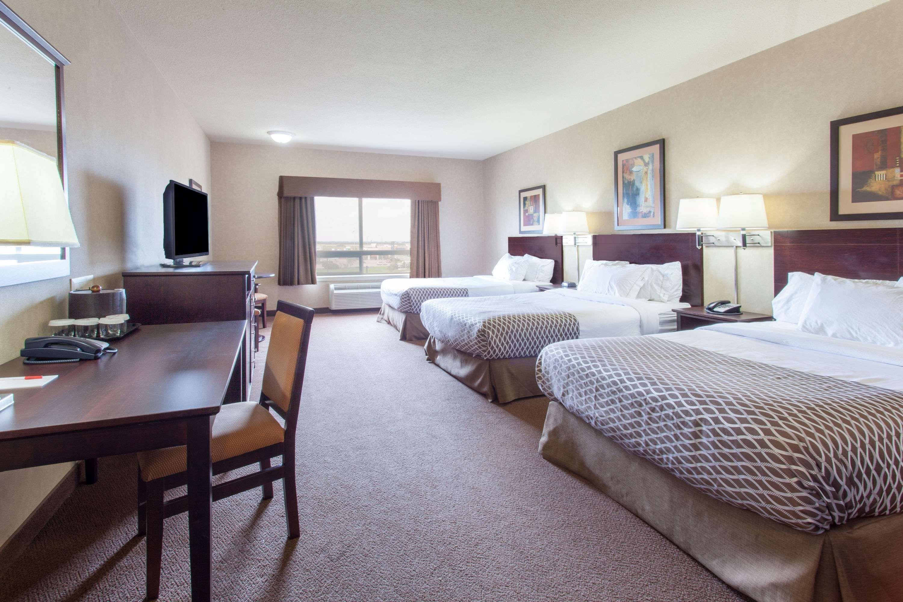 Hotel Ramada By Wyndham Camrose Extérieur photo
