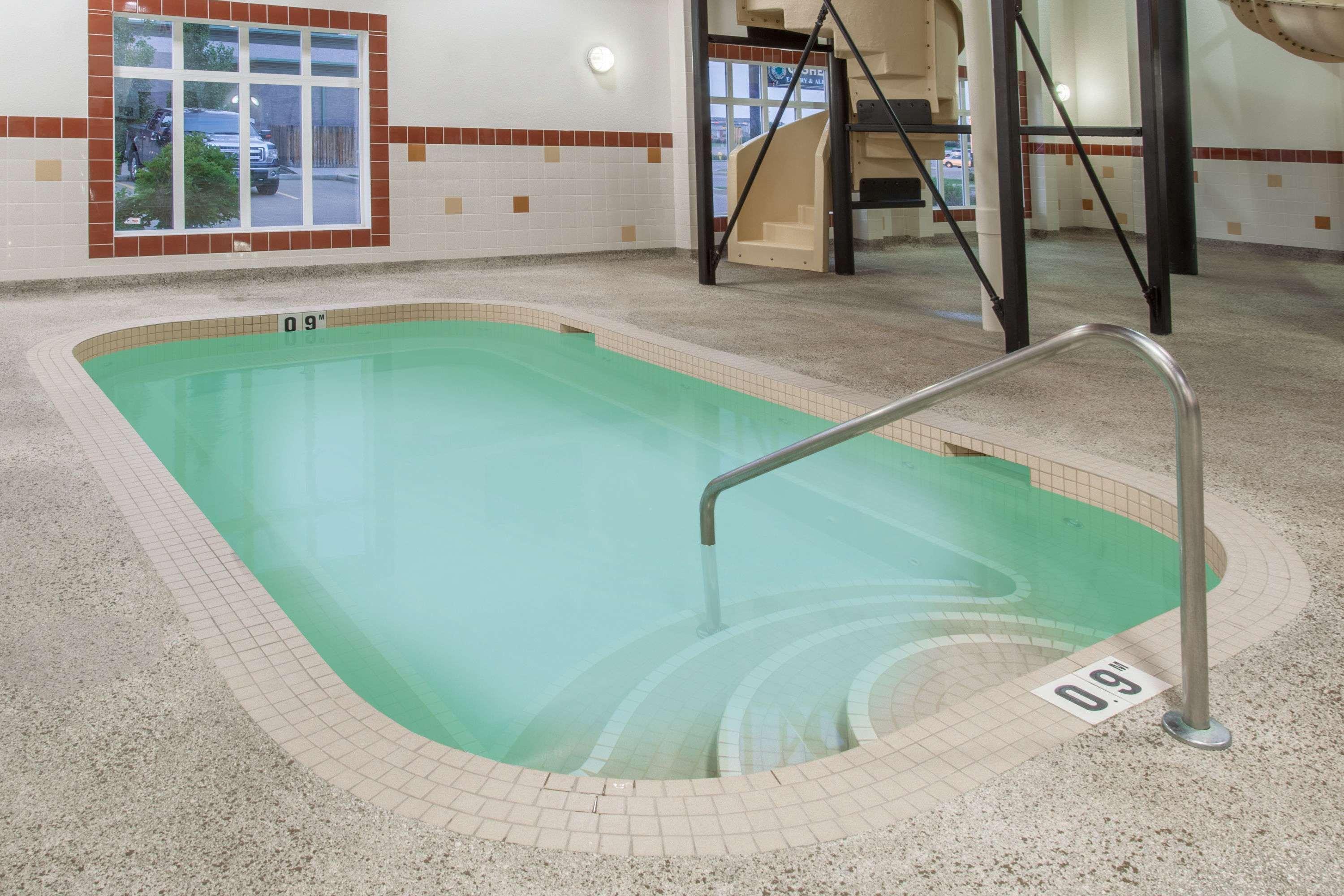Hotel Ramada By Wyndham Camrose Extérieur photo