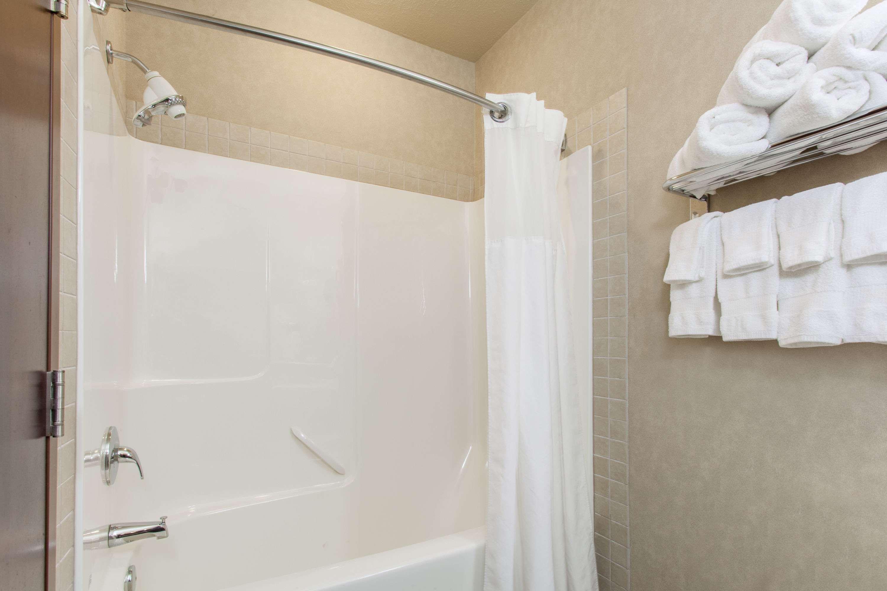Hotel Ramada By Wyndham Camrose Extérieur photo