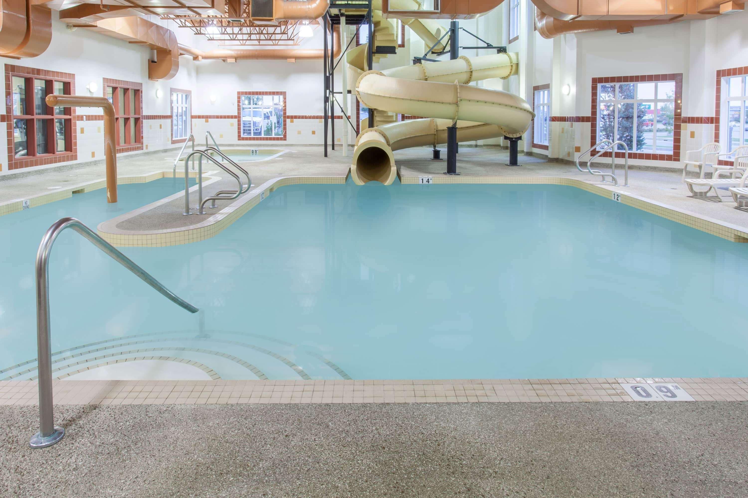 Hotel Ramada By Wyndham Camrose Extérieur photo