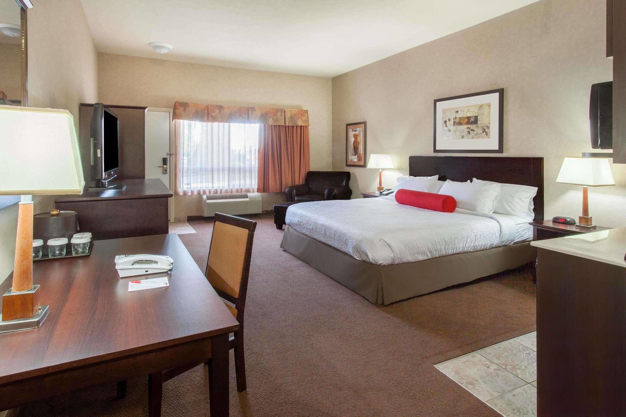 Hotel Ramada By Wyndham Camrose Extérieur photo