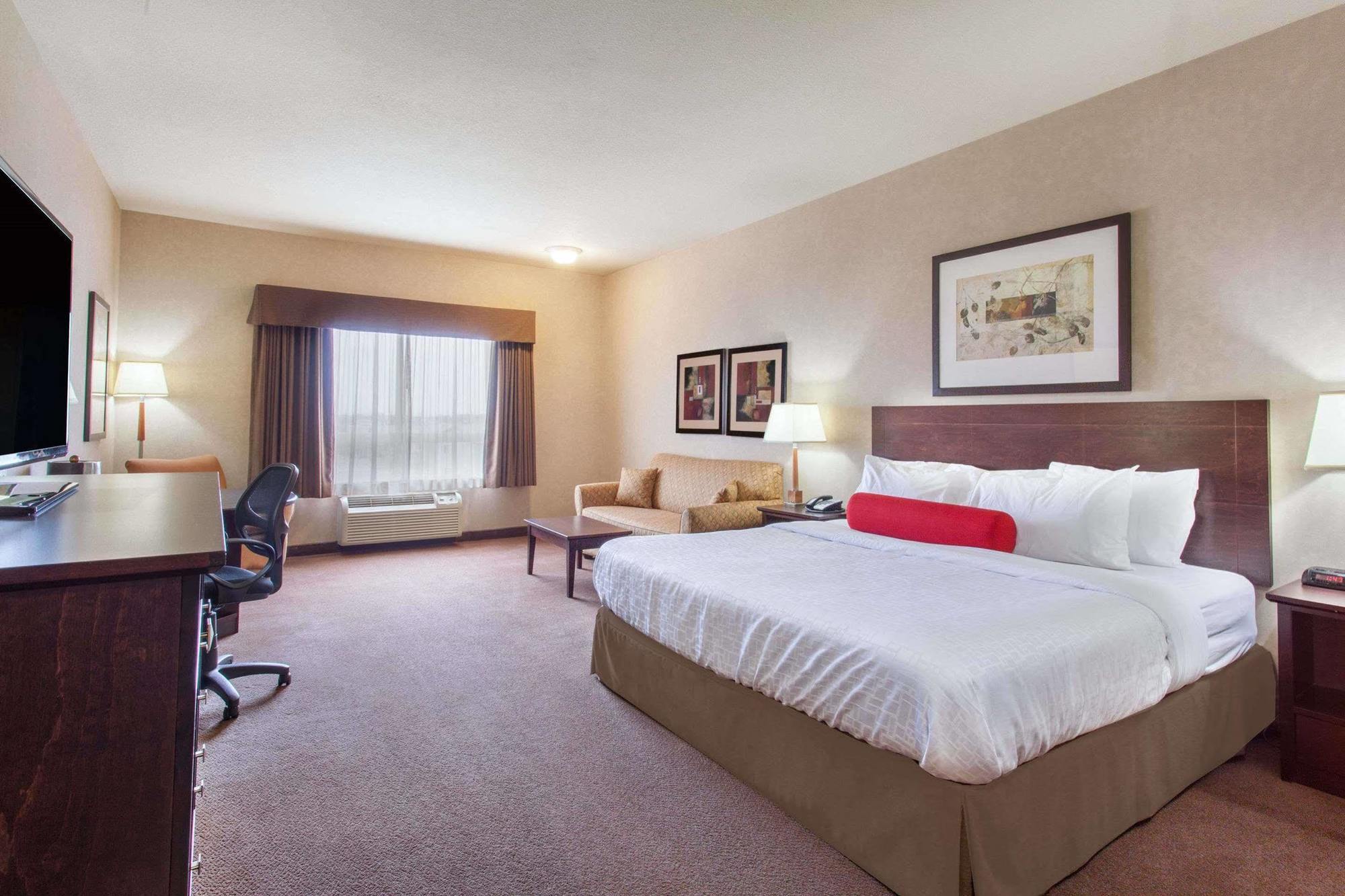 Hotel Ramada By Wyndham Camrose Extérieur photo